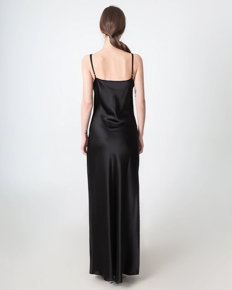 ELEGANT BLACK SILK BODYCON