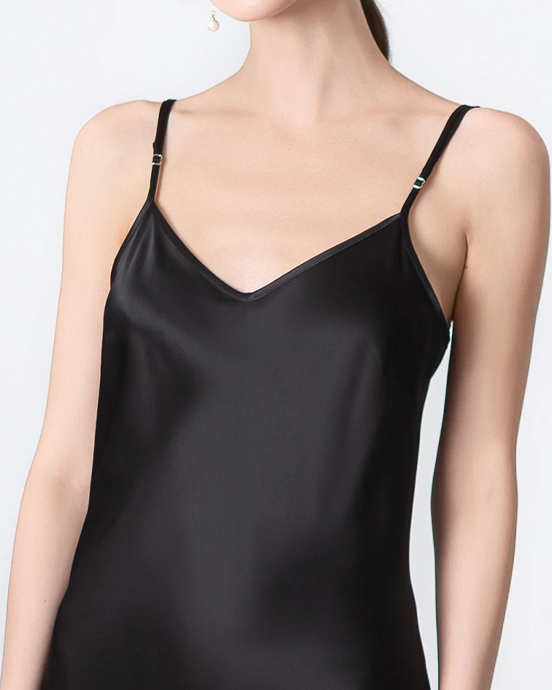 ELEGANT BLACK SILK BODYCON
